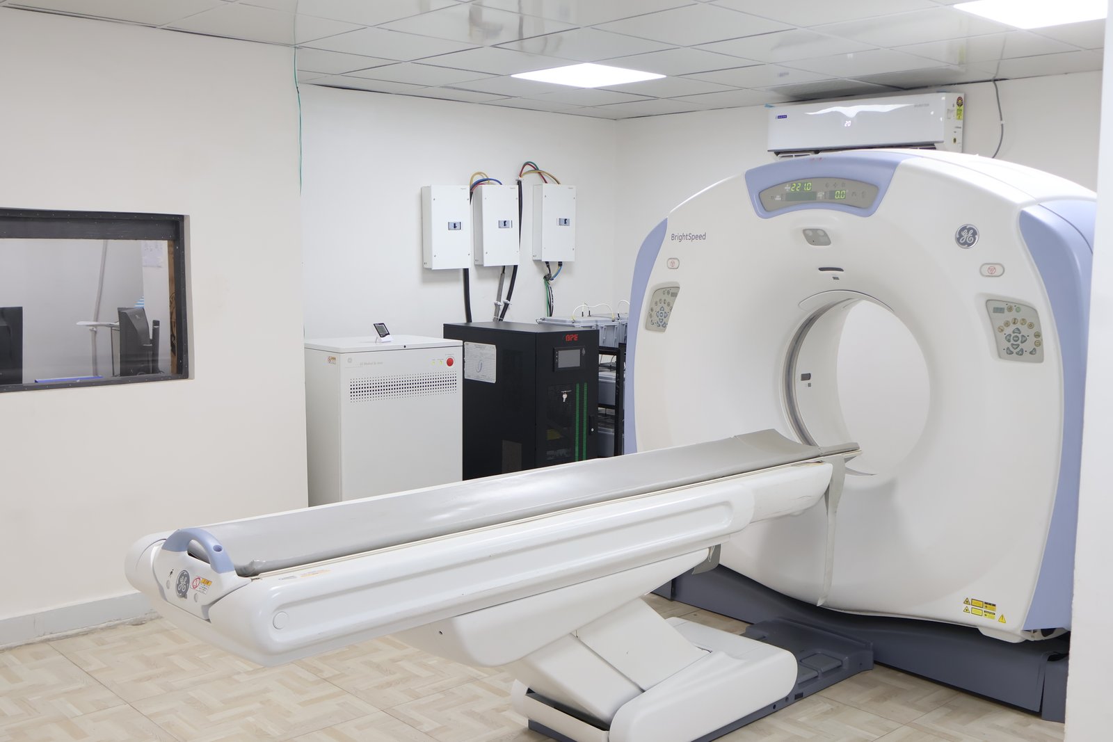 GE BrightSpeed CT Scanner Room
